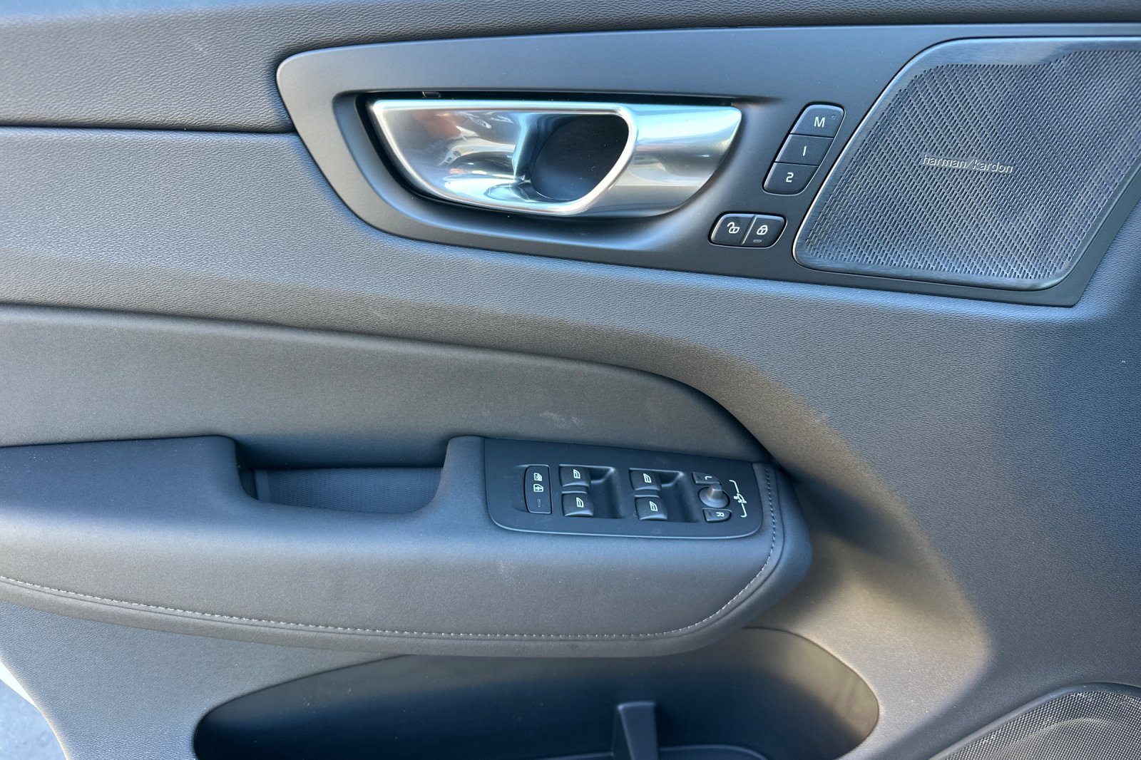 New 2026 Volvo XC60 T8 Plus image 9