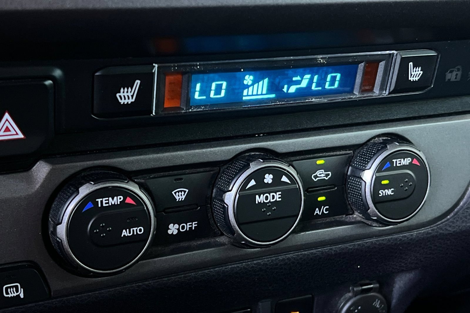 Used 2019 Toyota Tacoma TRD Off-Road w/ TRD Premium Off Road Package AWD/4WD image 27