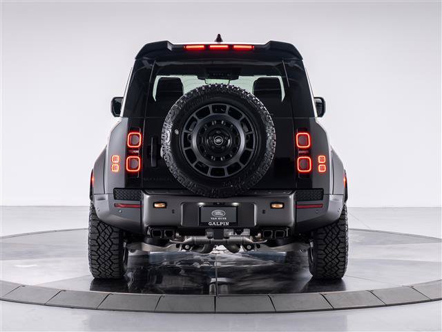 Used 2025 Land Rover Defender 110 AWD/4WD image 4