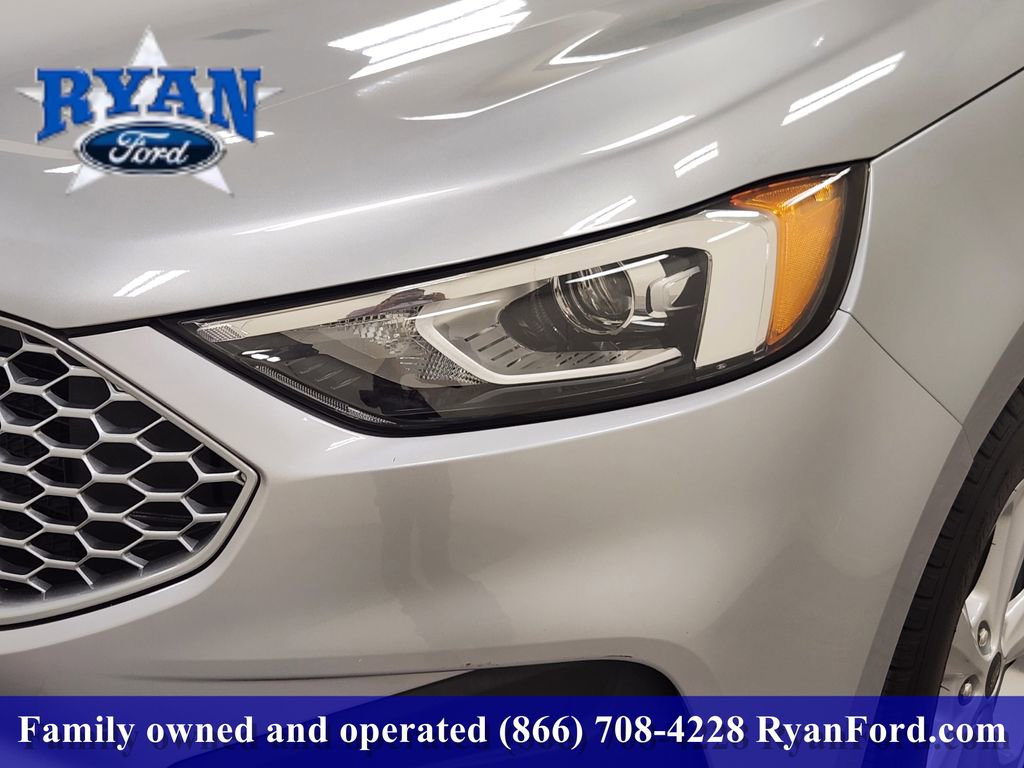 Certified 2024 Ford Edge SE image 6