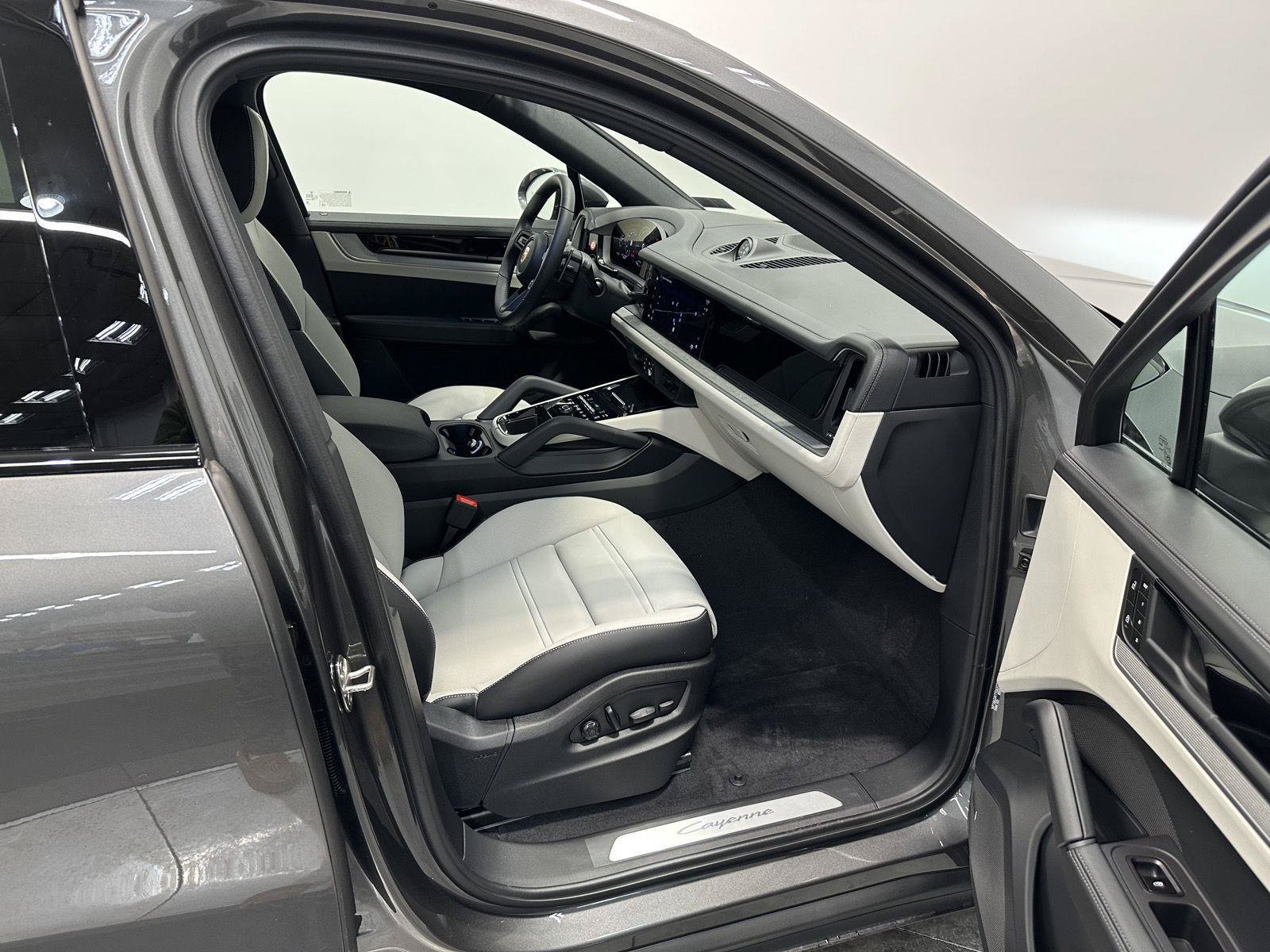 New 2026 Porsche Cayenne Coupe AWD/4WD image 44