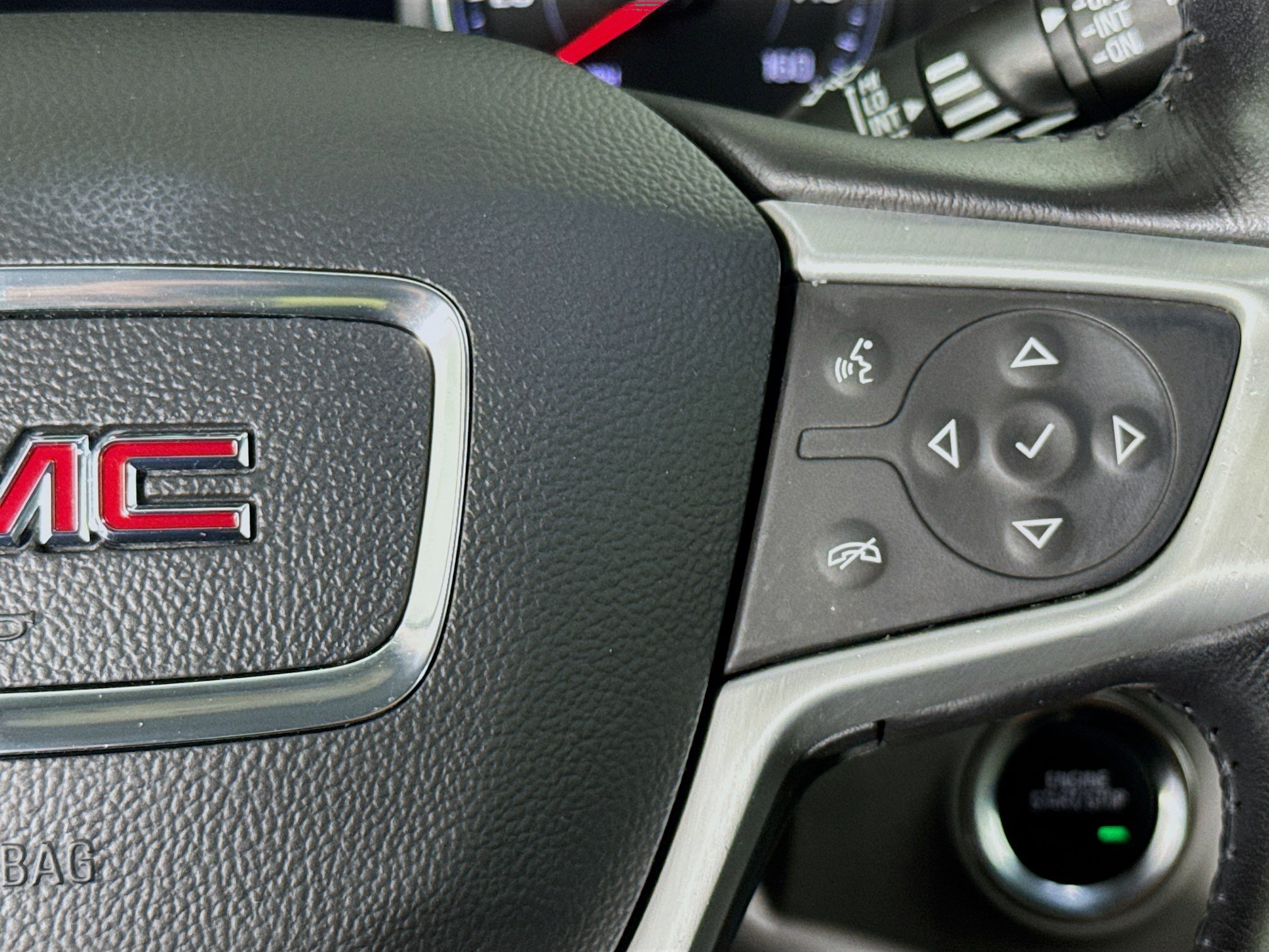 Used 2022 GMC Terrain SLT w/ Infotainment Package II FWD image 13