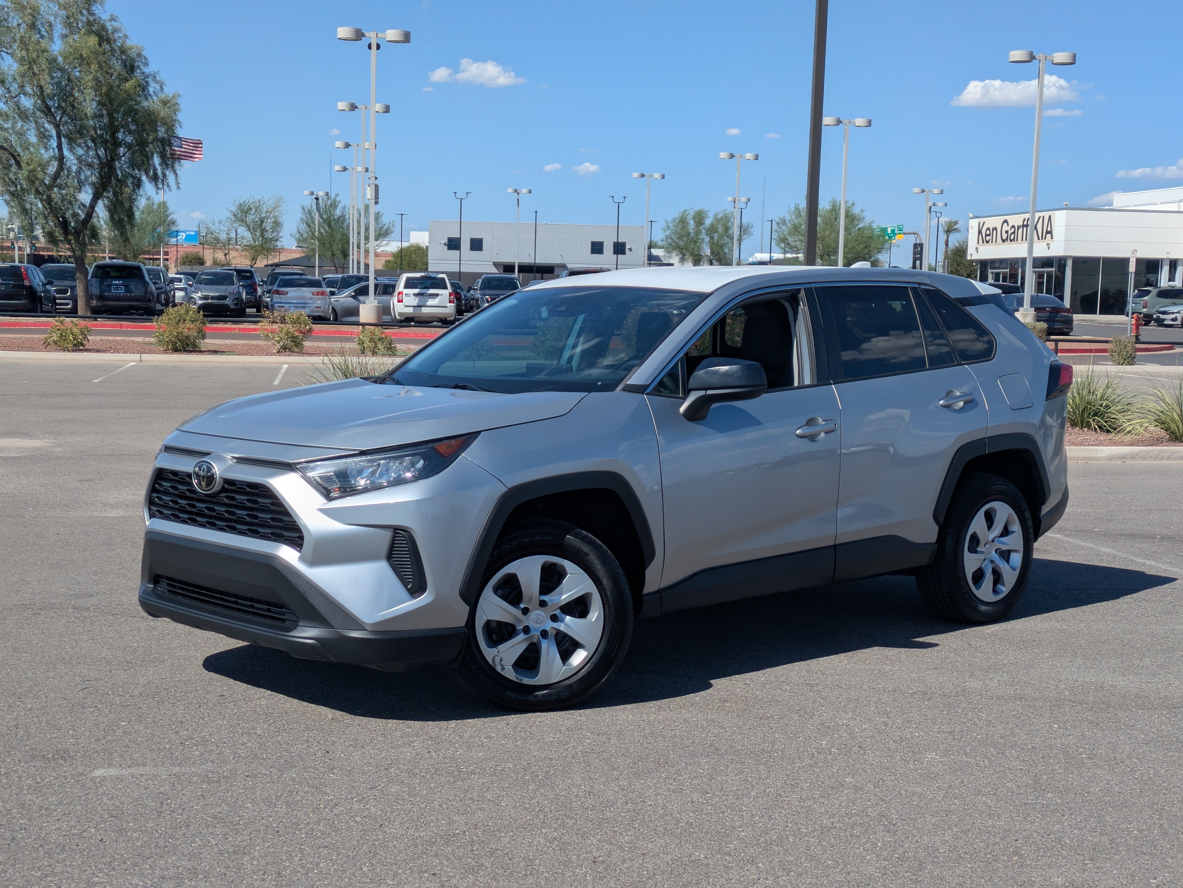 Used 2022 Toyota RAV4 LE w/ Carpet Mat Package (TMS) FWD image 32