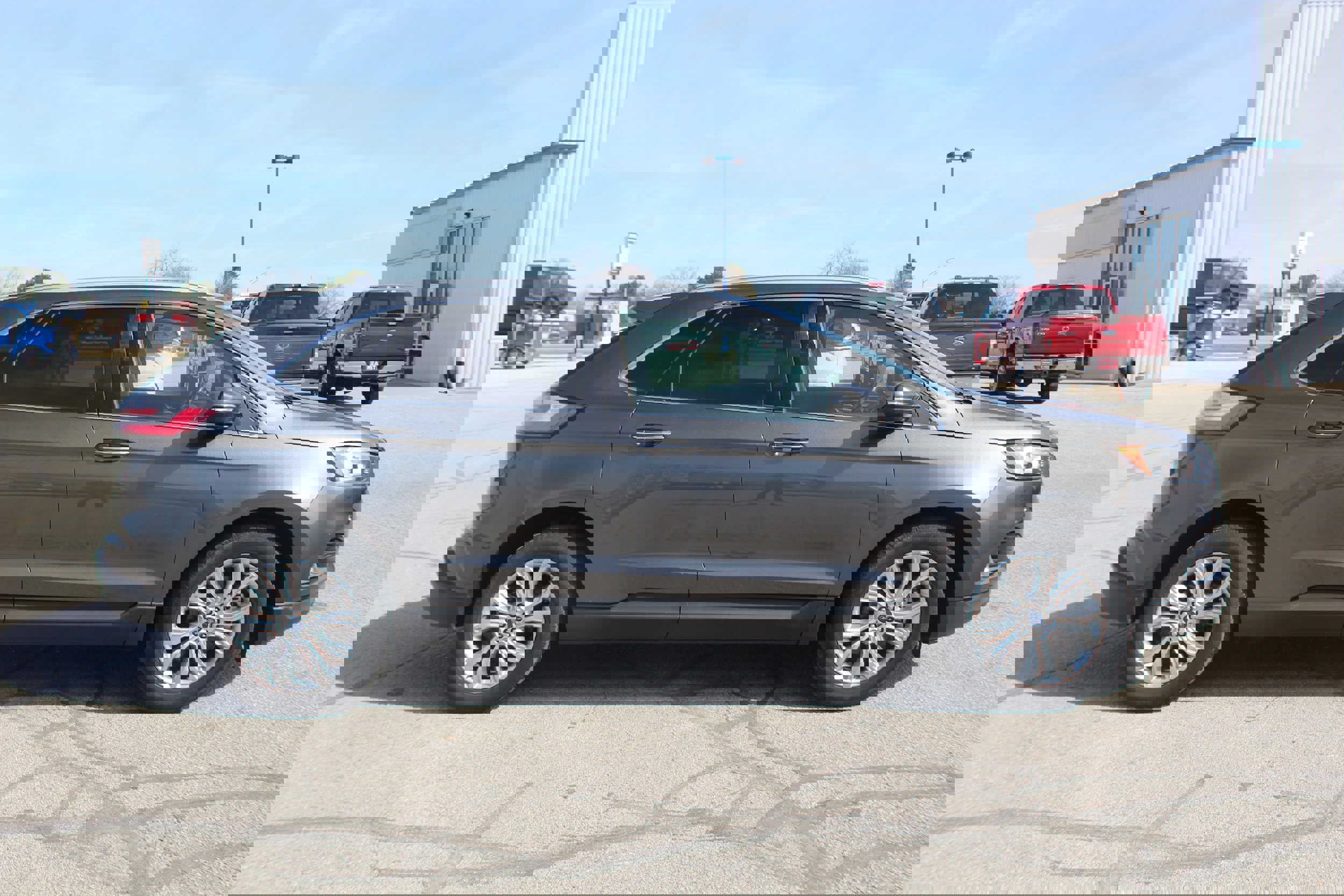 Used 2019 Ford Edge Titanium w/ Cold Weather Package image 4