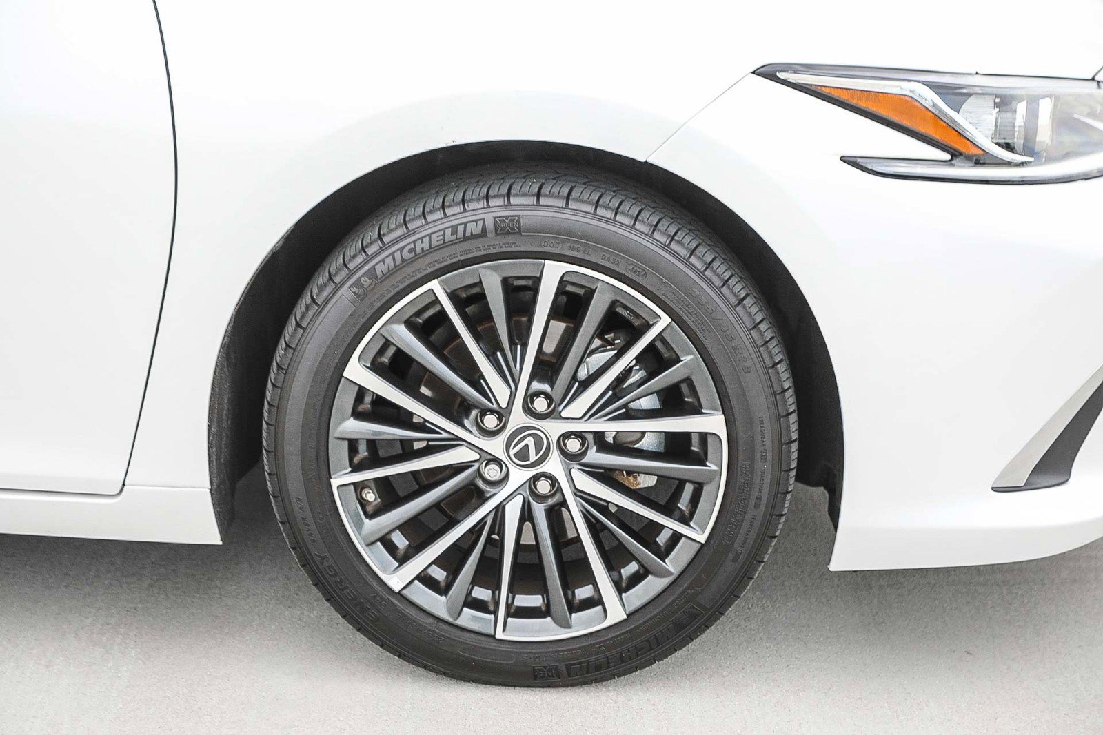 Certified 2025 Lexus ES 300h w/ Premium Package image 10