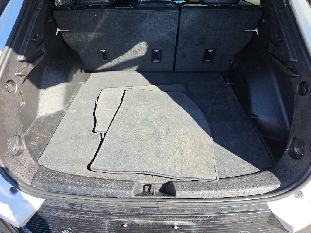Used 2024 Chevrolet Equinox EV LT FWD image 16