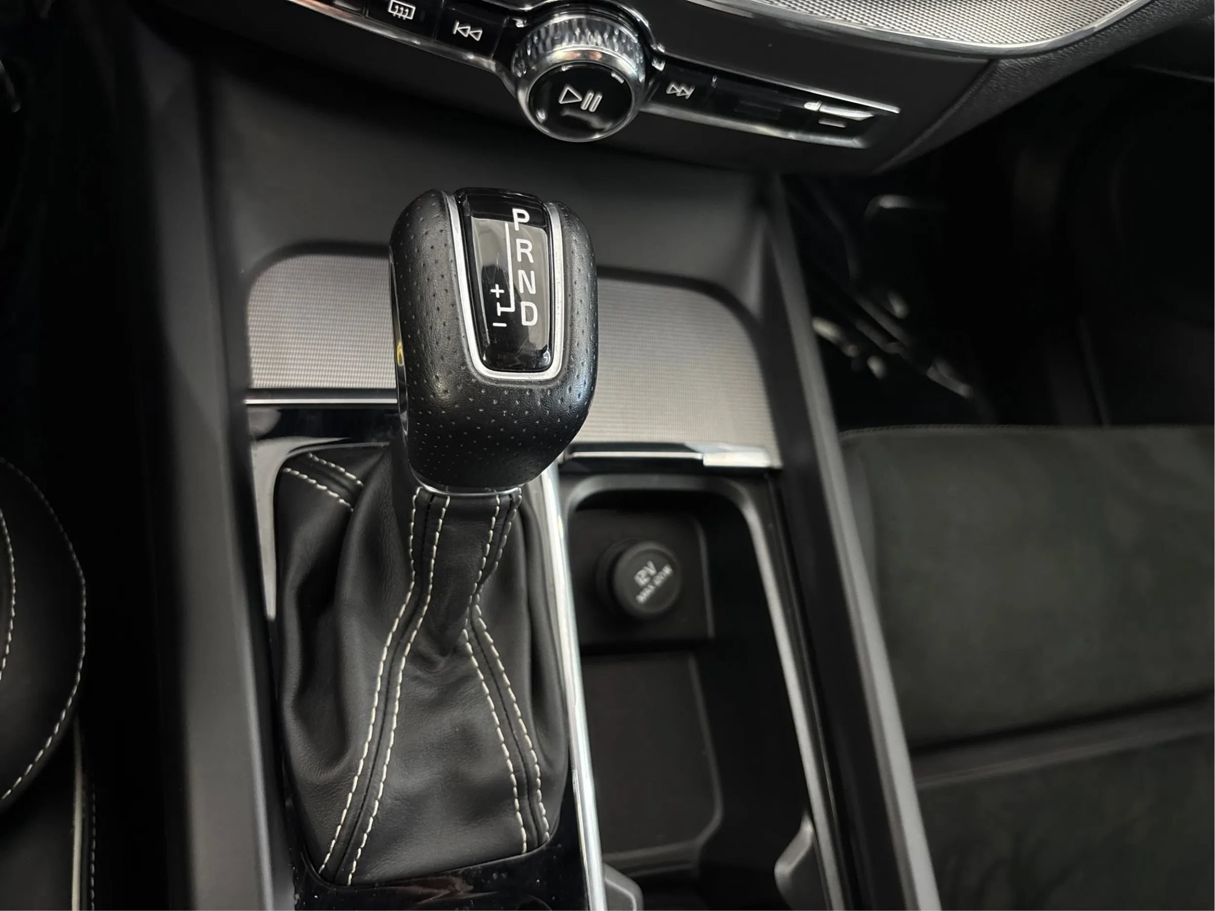 Used 2019 Volvo XC60 T6 R-Design AWD/4WD image 46