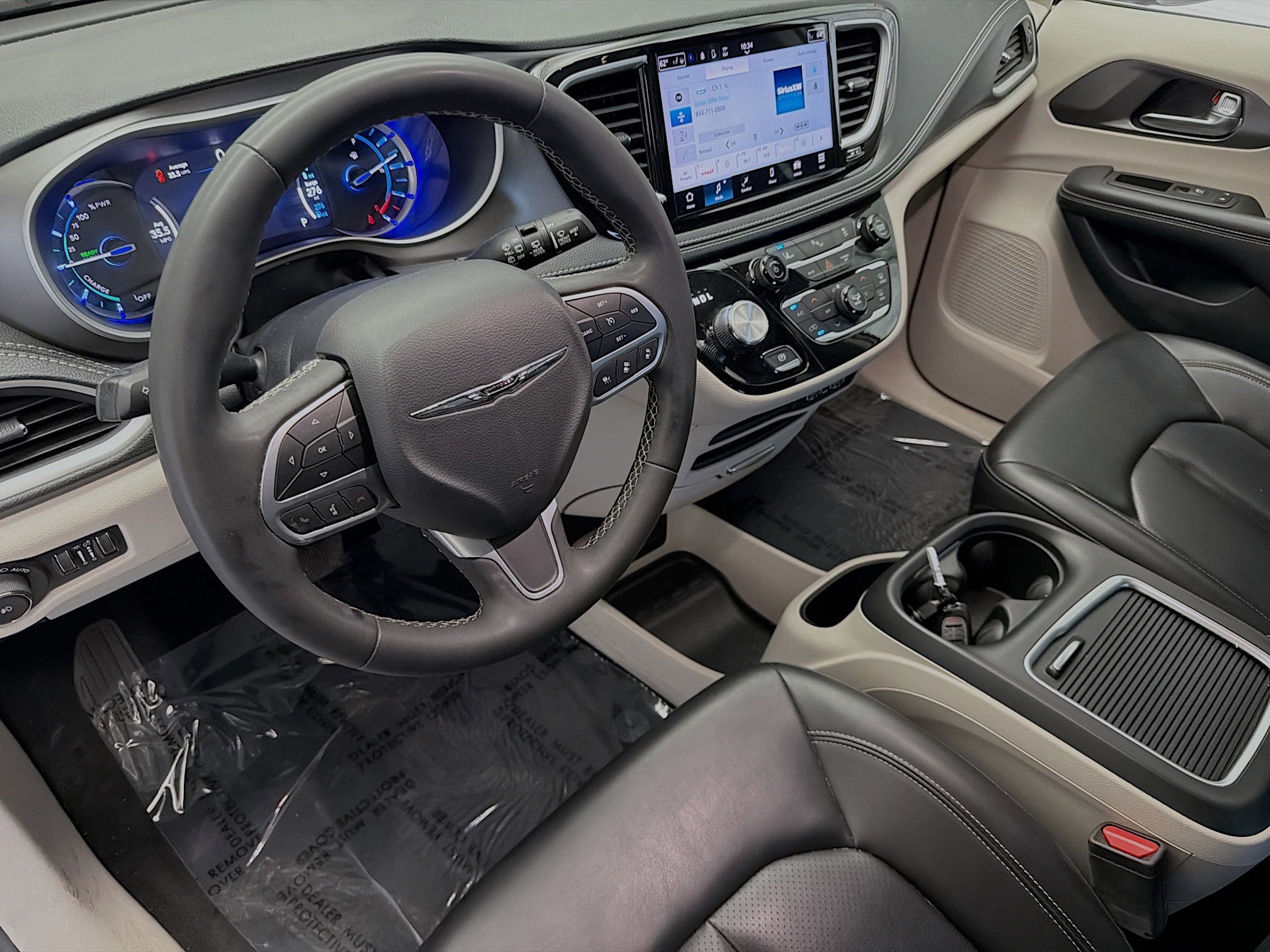 Used 2023 Chrysler Pacifica Touring-L FWD image 7