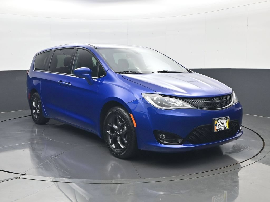 Used 2019 Chrysler Pacifica Touring Plus w/ S Appearance Package FWD image 4