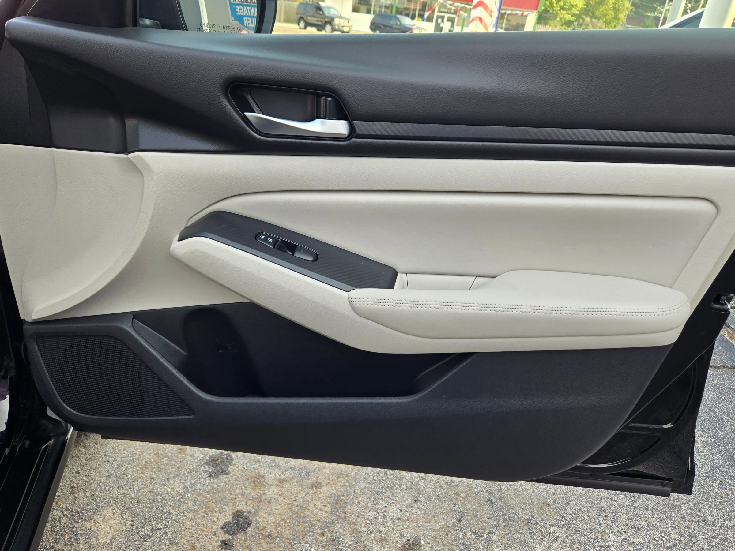 Used 2025 Nissan Altima 2.5 SV image 50