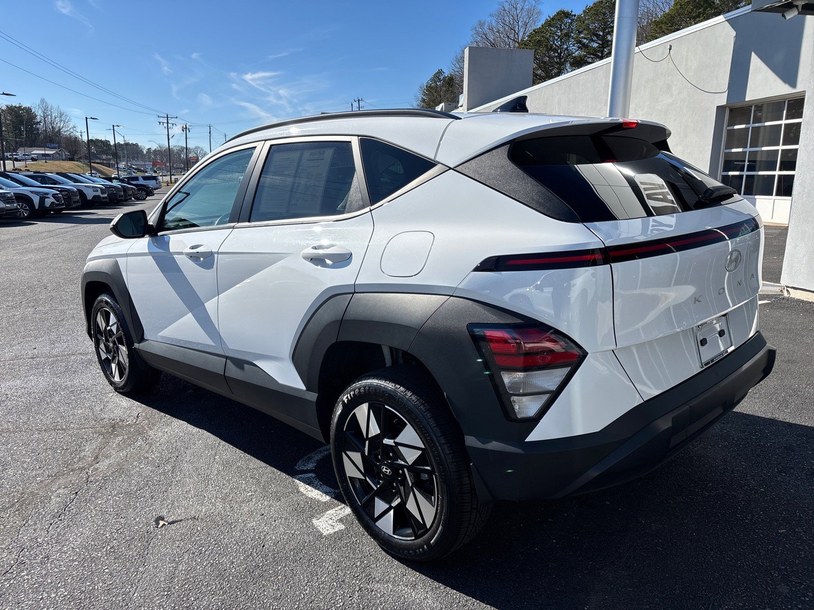 Used 2024 Hyundai Kona SEL image 2