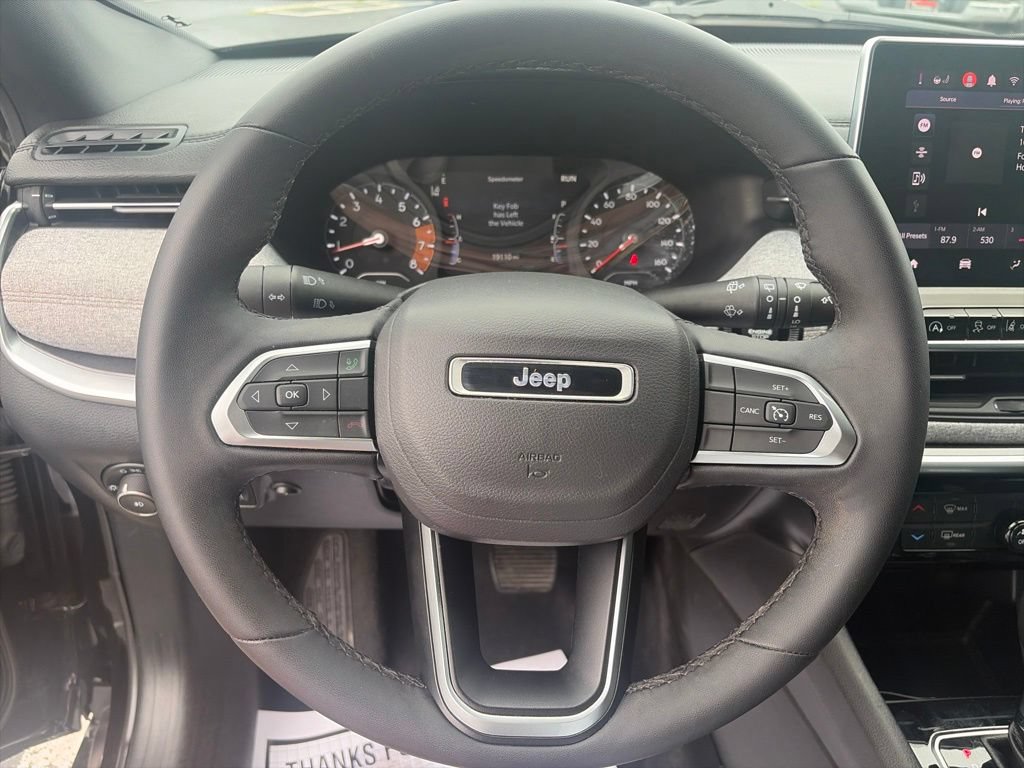 Used 2024 Jeep Compass Latitude AWD/4WD image 18