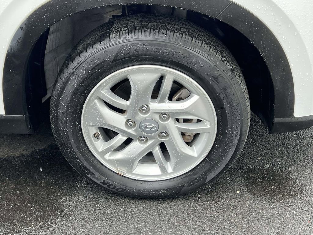 Certified 2023 Hyundai Venue SE FWD image 9