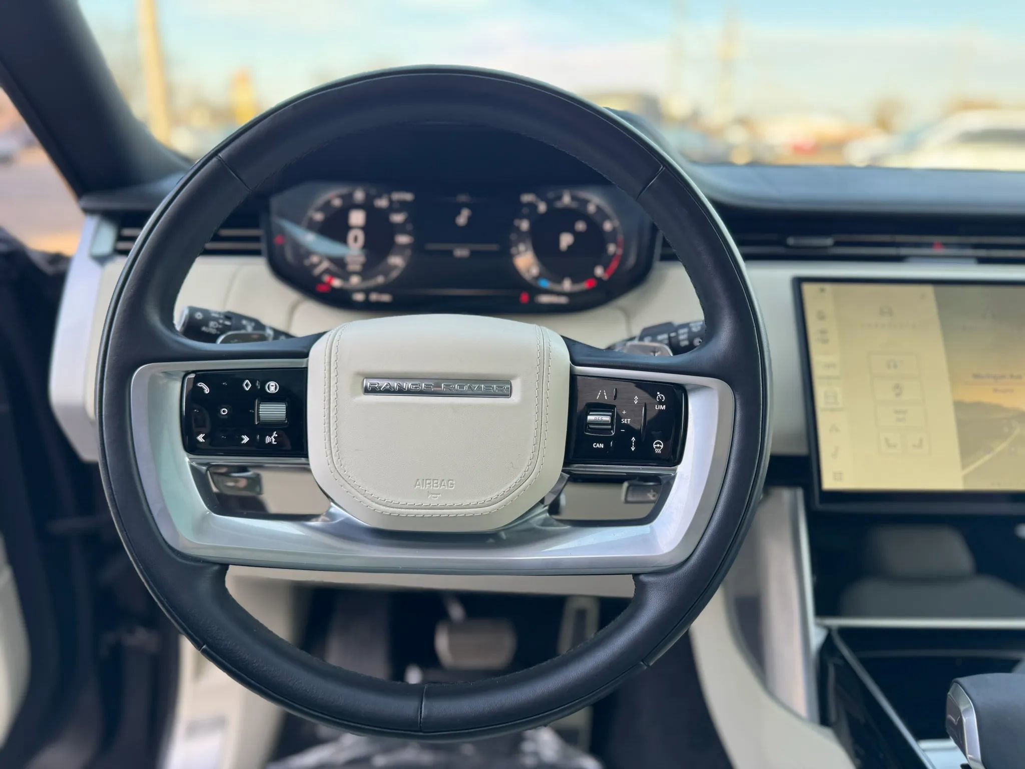 Used 2025 Land Rover Range Rover Long Wheelbase SE image 19