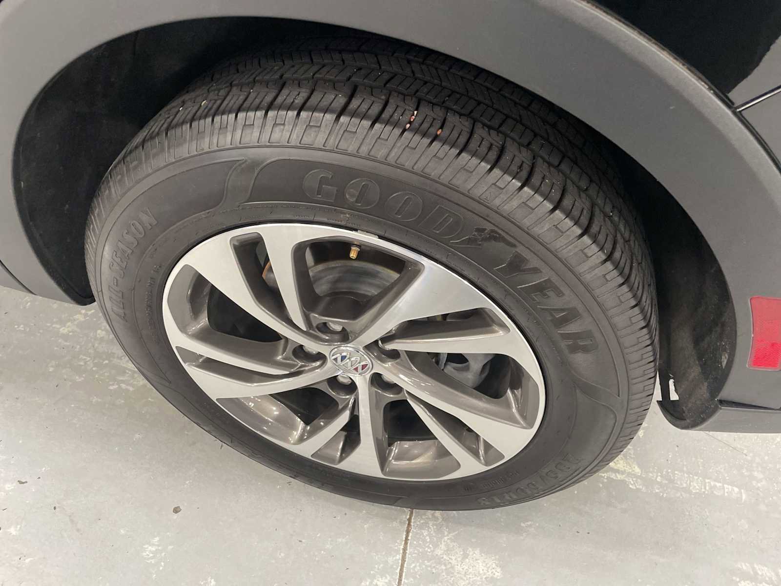Used 2022 Buick Envision Essence w/ Safety Package FWD image 31