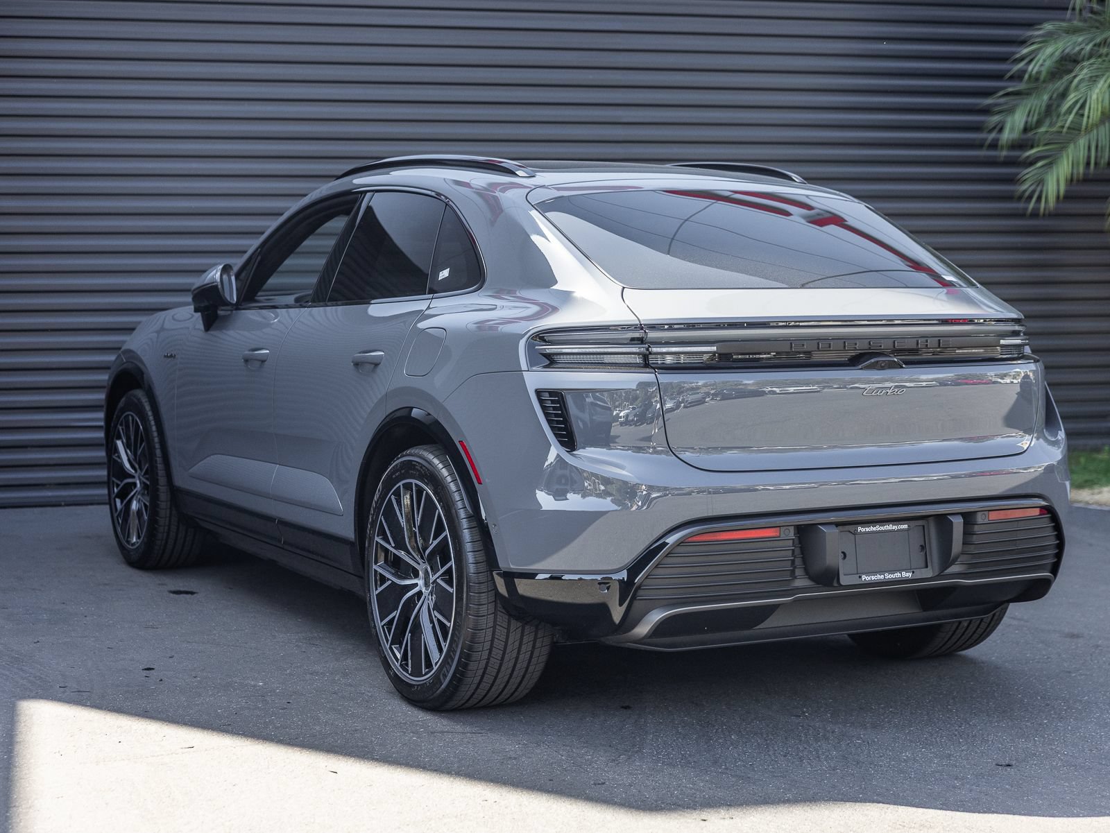 Certified 2025 Porsche Macan Turbo Electric AWD/4WD image 3