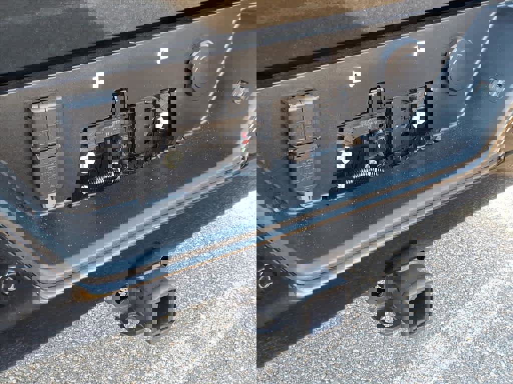 Used 2021 GMC Sierra 1500 AT4 w/ AT4 Premium Package image 6