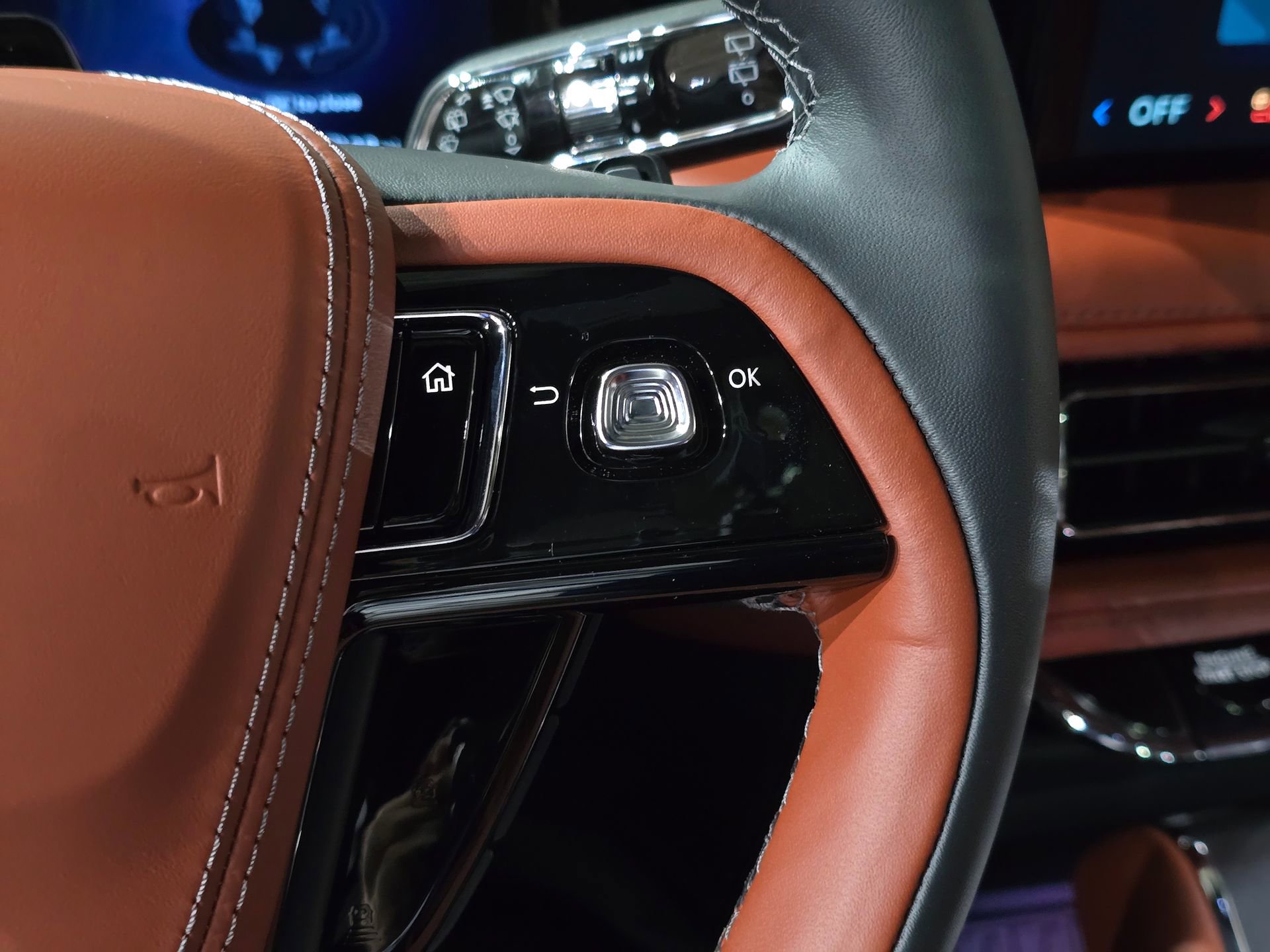 New 2025 Lincoln Aviator Reserve w/ Equipment Group 201A image 25