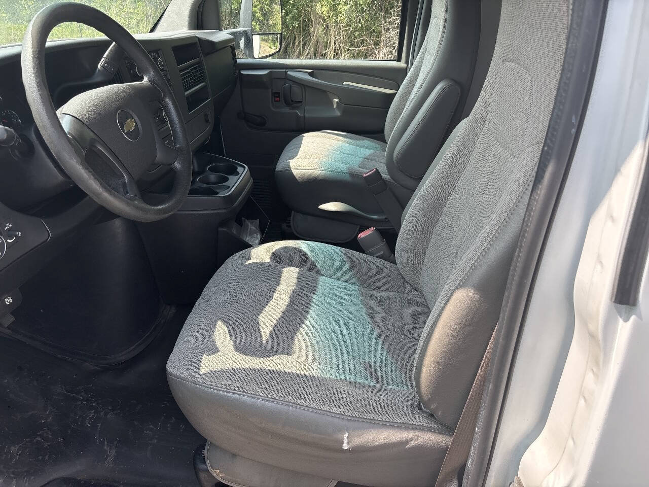 Used 2014 Chevrolet Express 3500 Extended RWD image 11