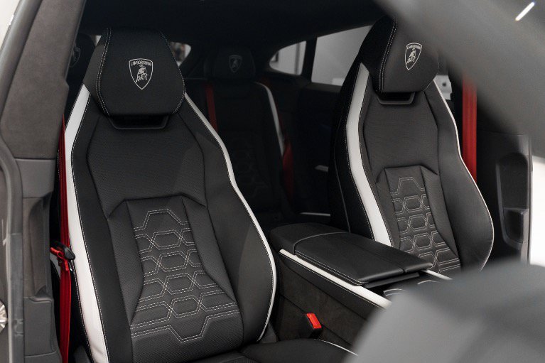 Used 2025 Lamborghini Urus SE AWD/4WD image 24