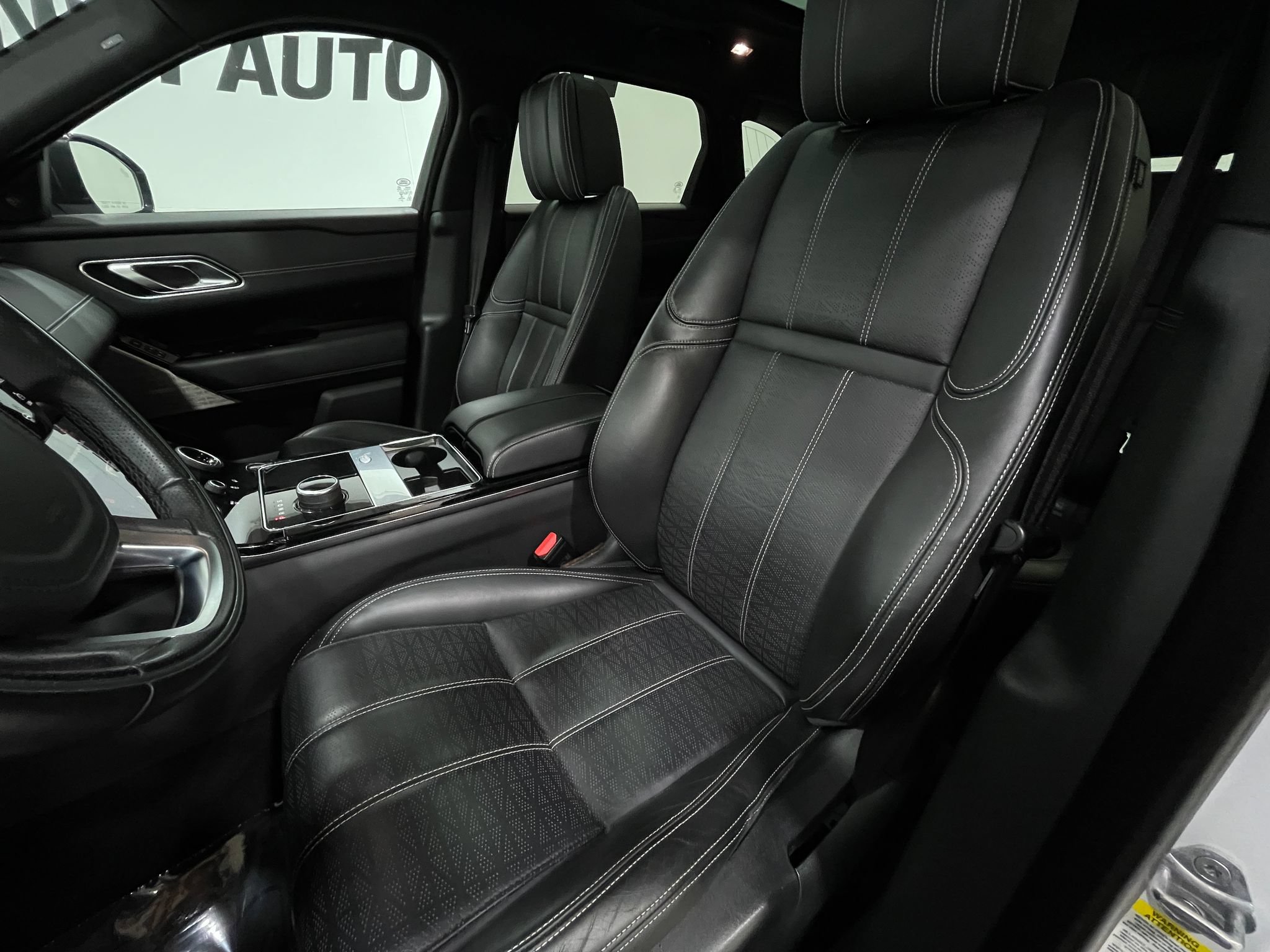 Used 2018 Land Rover Range Rover Velar R-Dynamic HSE AWD/4WD image 13