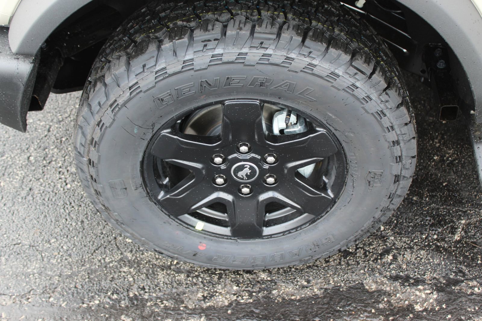 New 2025 Ford Bronco Outer Banks image 2