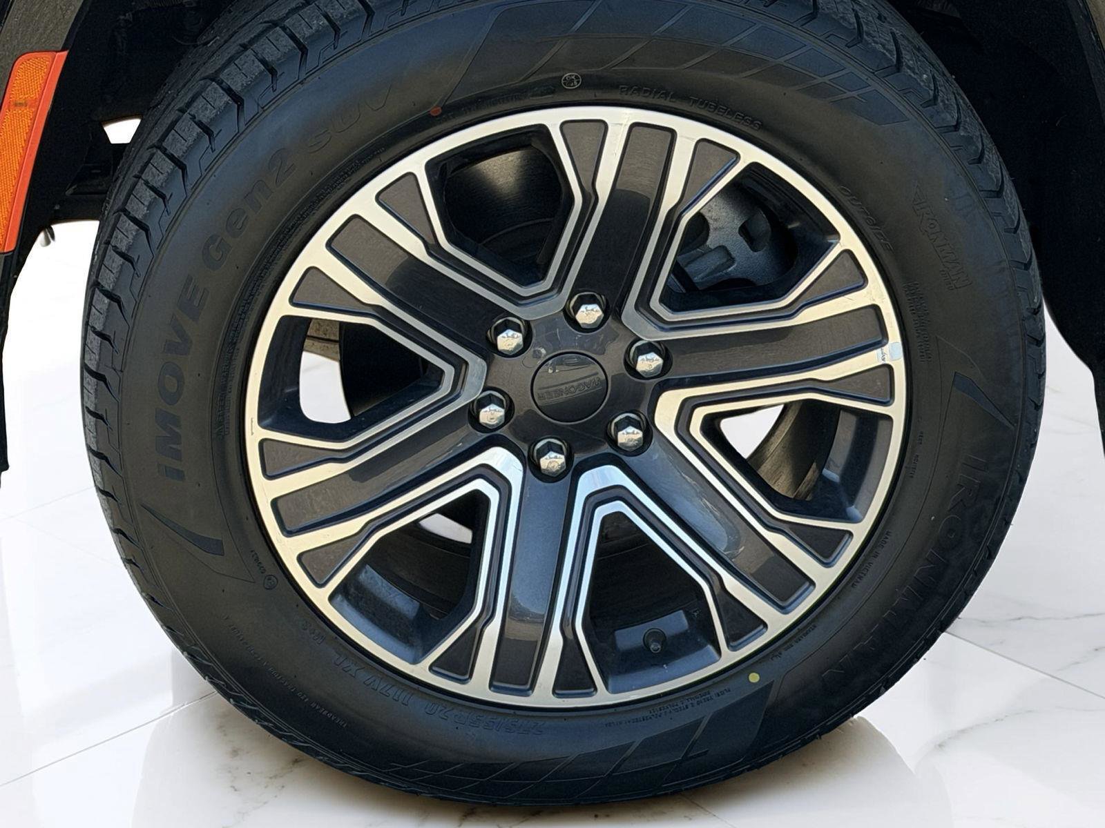 Used 2024 Jeep Wagoneer Series II w/ Flexible Seating Group image 5