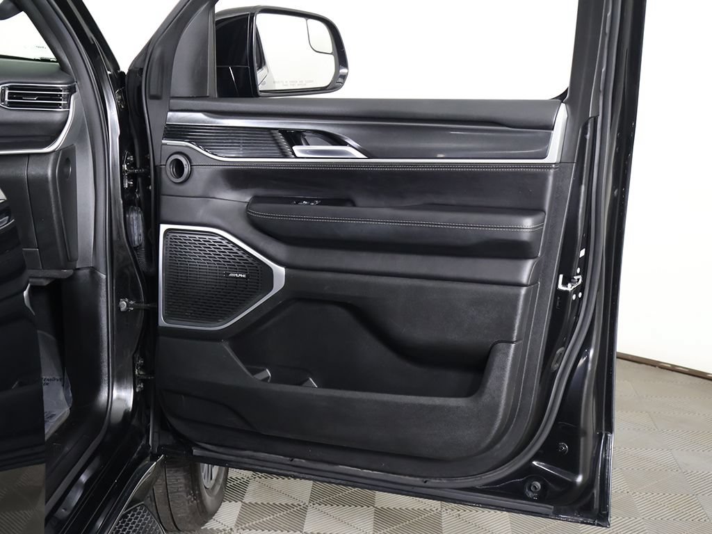 Used 2023 Jeep Wagoneer 4WD w/ Premium Group I image 30