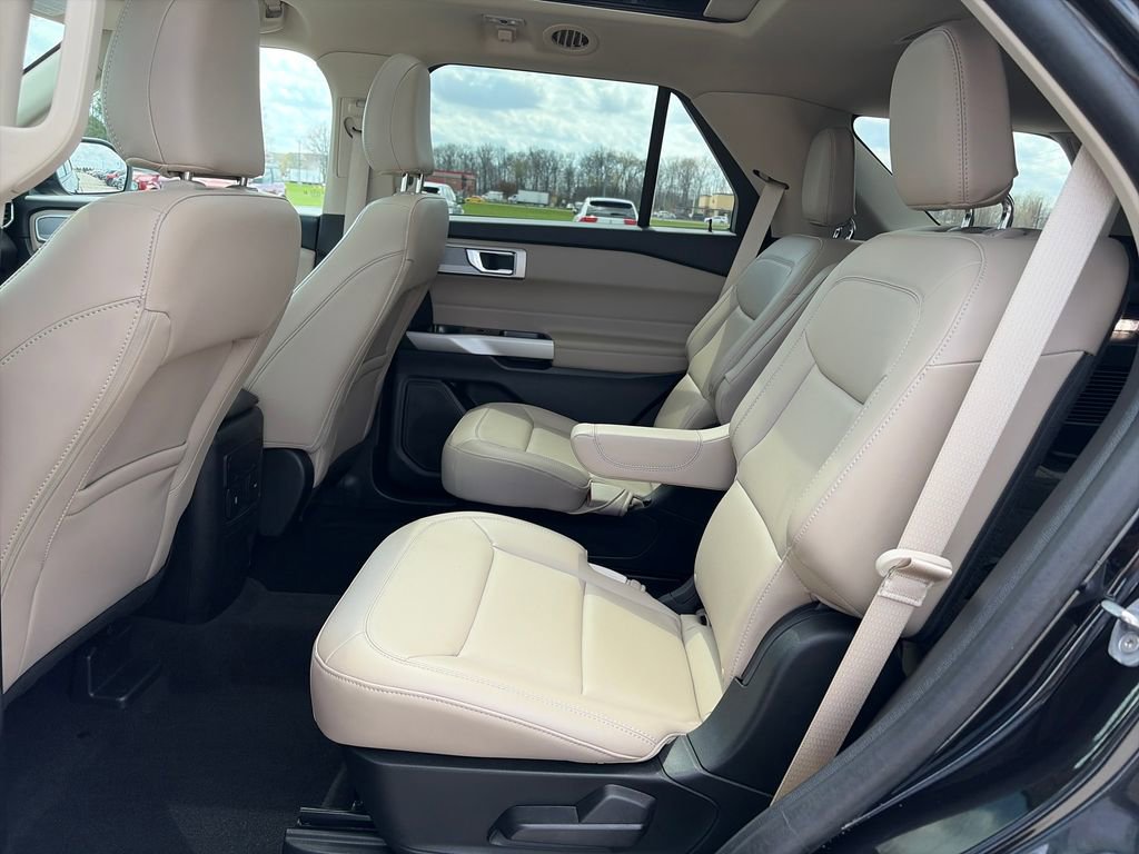 Used 2024 Ford Explorer XLT w/ Equipment Group 202A AWD/4WD image 28