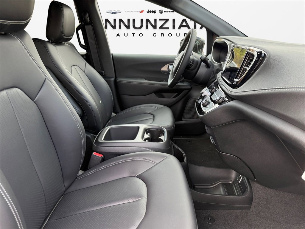 New 2026 Chrysler Pacifica Select image 17