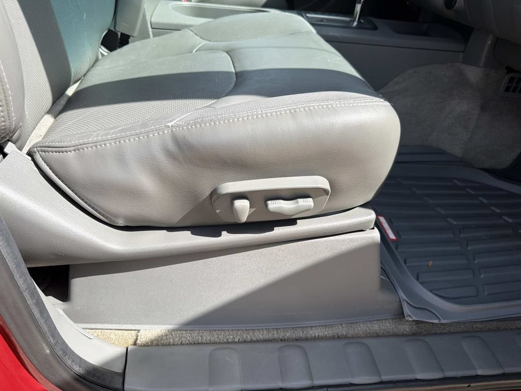Used 2013 Nissan Frontier SL RWD image 12