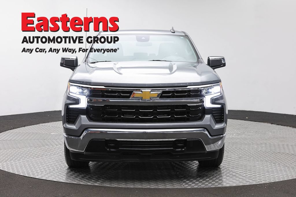 Used 2023 Chevrolet Silverado 1500 LT AWD/4WD image 2