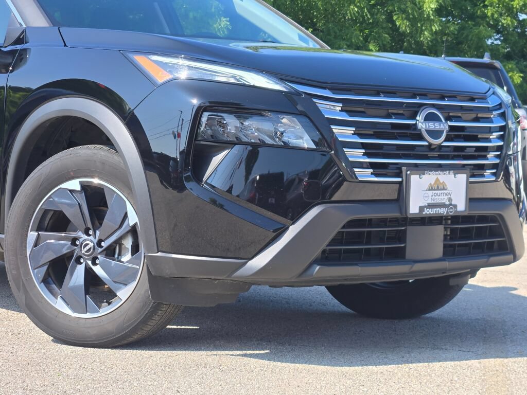 Used 2026 Nissan Rogue SV AWD/4WD image 2