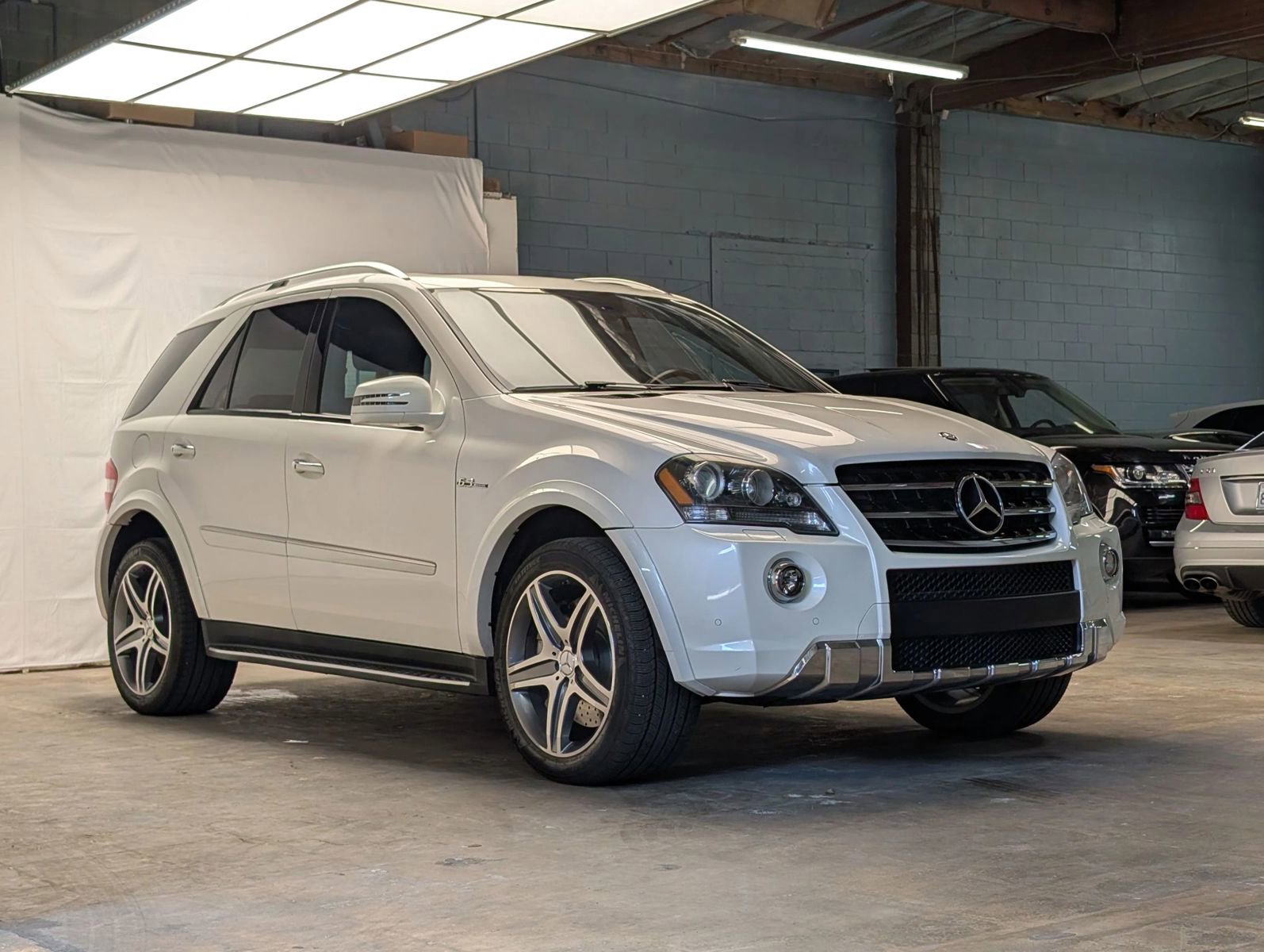 Used 2011 Mercedes-Benz ML 63 AMG 4MATIC image 1