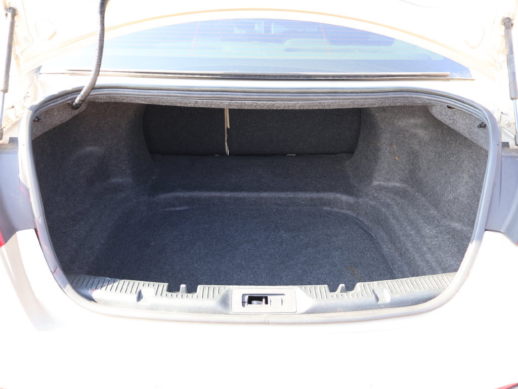 Used 2017 Ford Taurus SEL FWD image 13