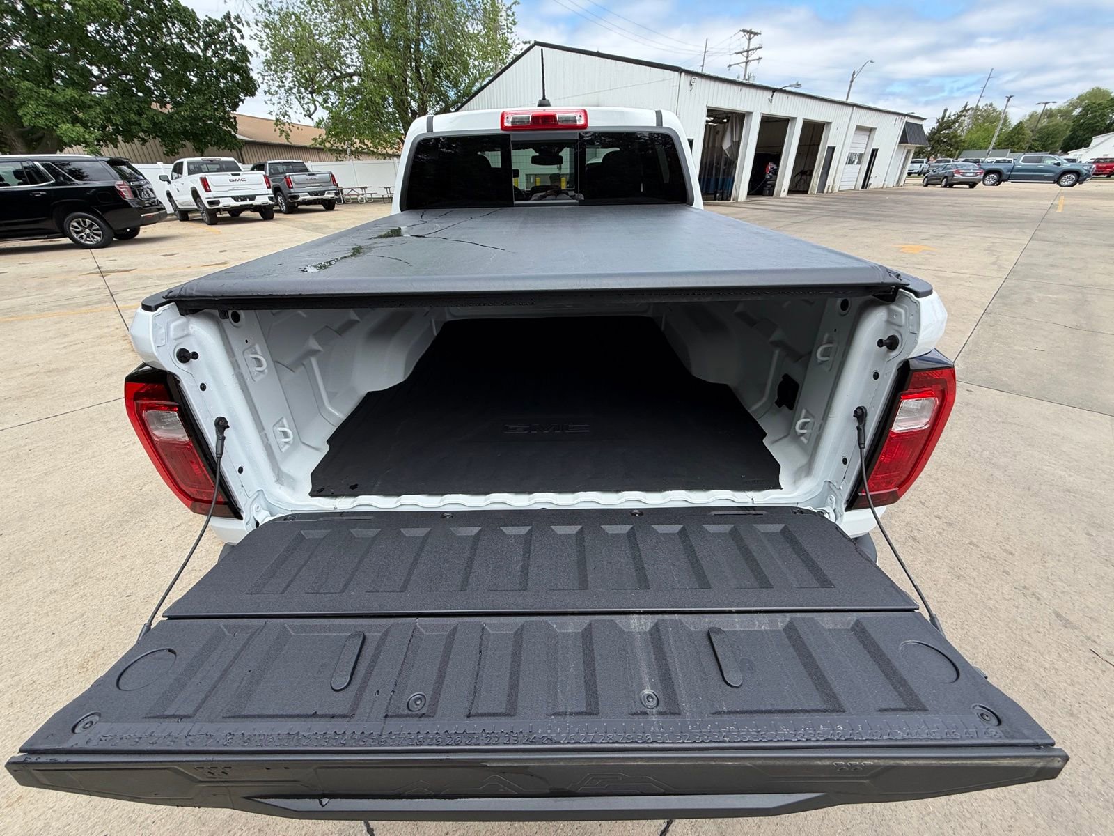 Used 2025 GMC Canyon AT4 w/ Technology Plus Package AWD/4WD image 35