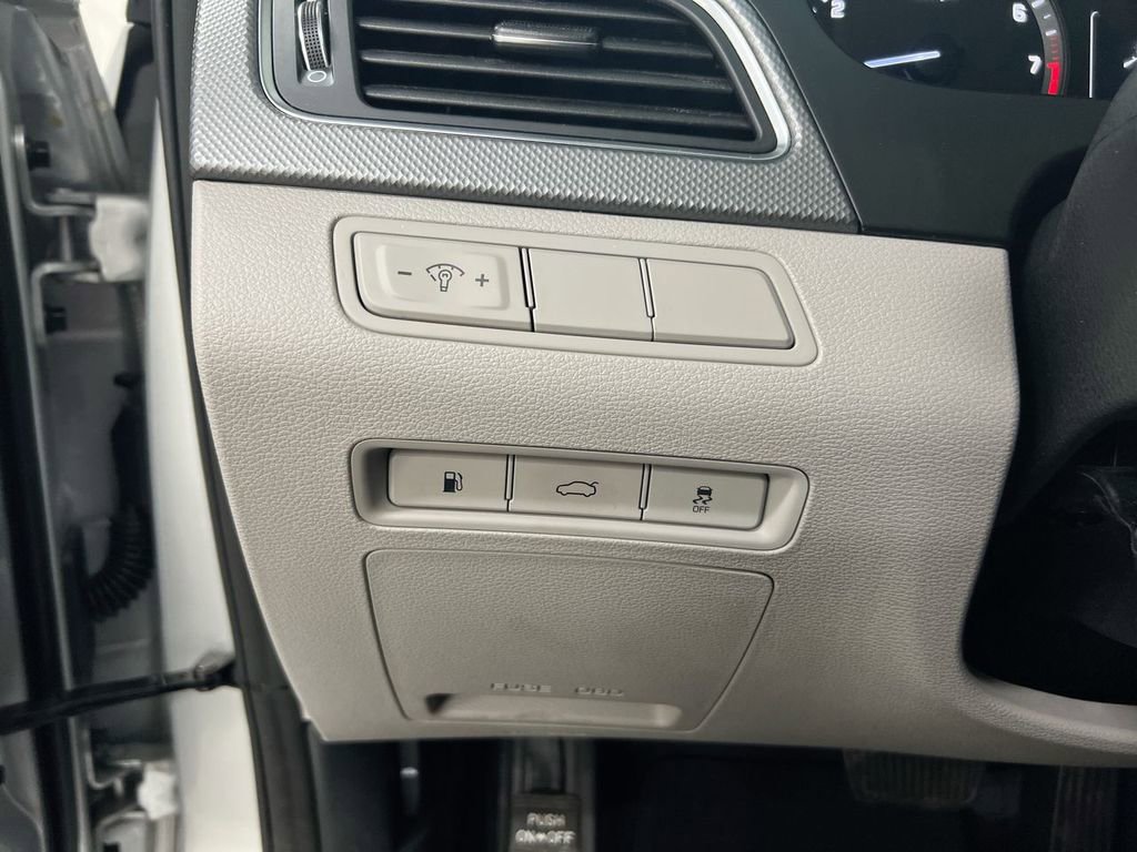 Used 2015 Hyundai Sonata SE w/ Option Group 09 image 18