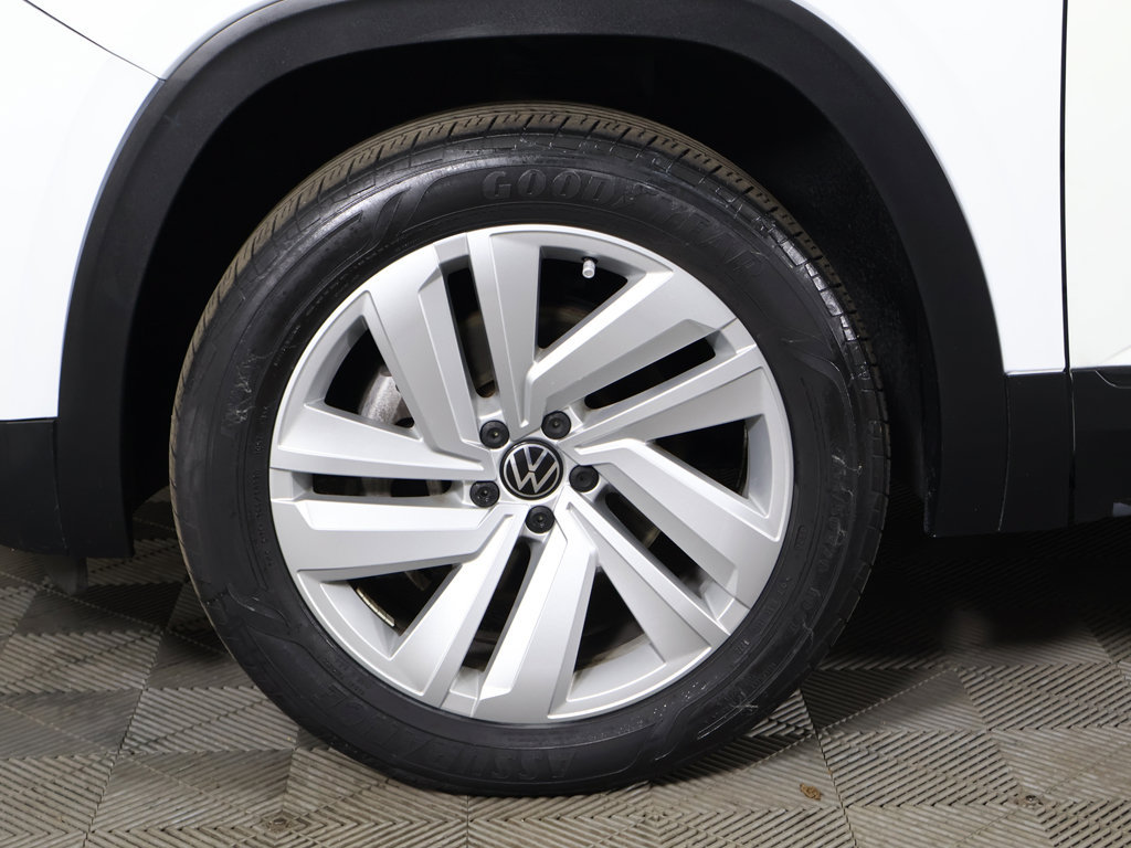 Used 2022 Volkswagen Atlas Cross Sport SE FWD image 22