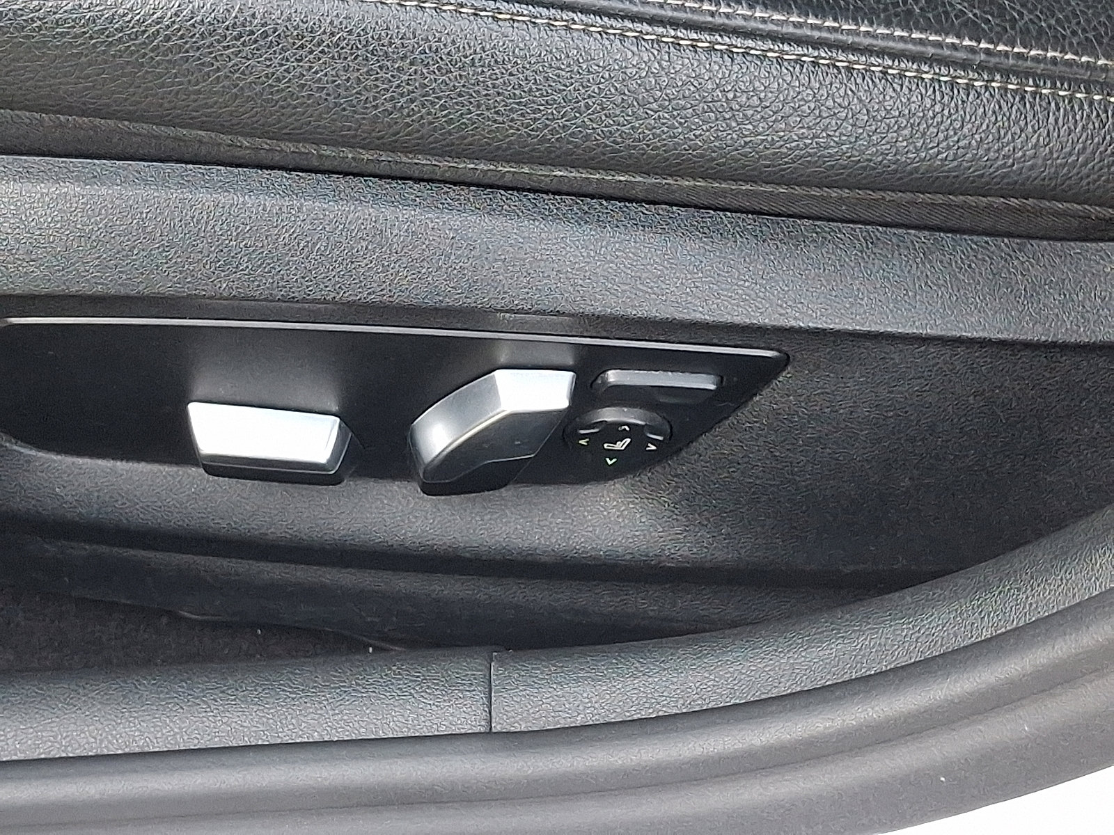 Used 2019 BMW 530i xDrive w/ Convenience Package image 26