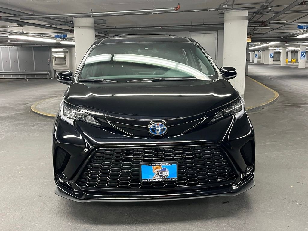 Used 2025 Toyota Sienna XSE image 33