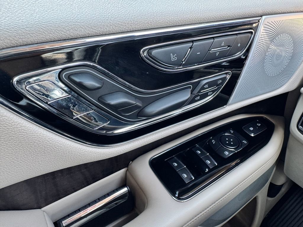 Used 2021 Lincoln Navigator Reserve w/ Luxury Package image 35