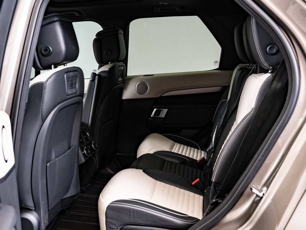 Used 2024 Land Rover Discovery Dynamic SE AWD/4WD image 44