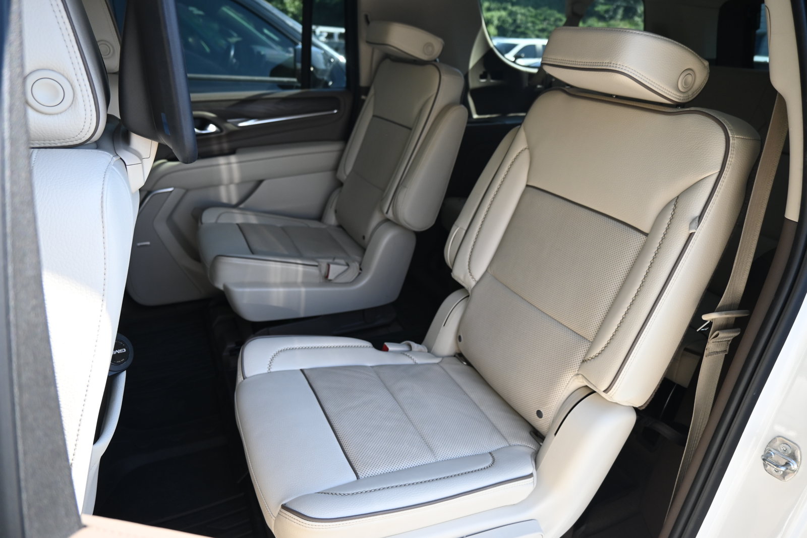 Used 2021 GMC Yukon XL Denali w/ Denali Premium Package AWD/4WD image 34
