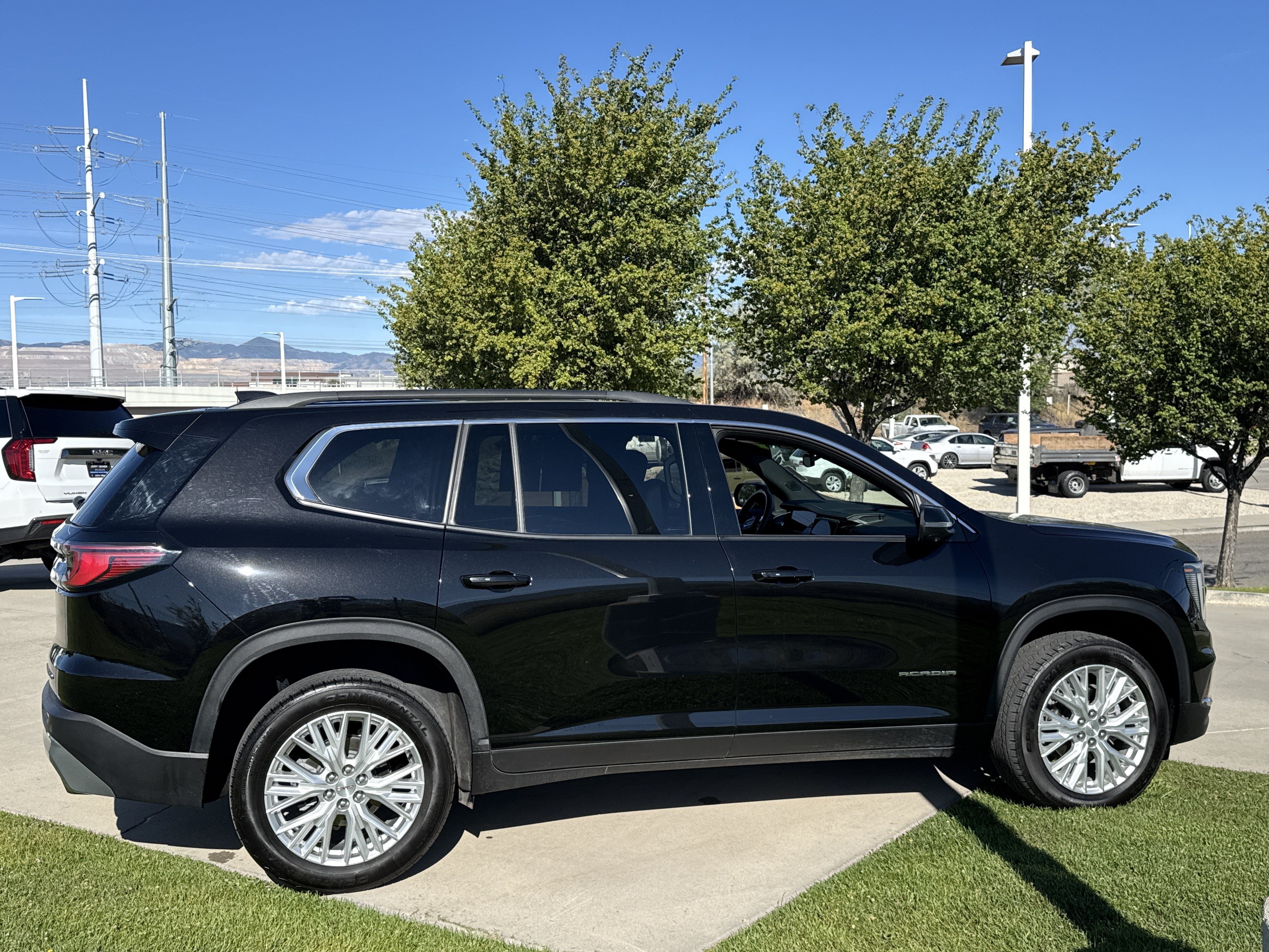 Used 2024 GMC Acadia Elevation w/ Luxury Package AWD/4WD image 6