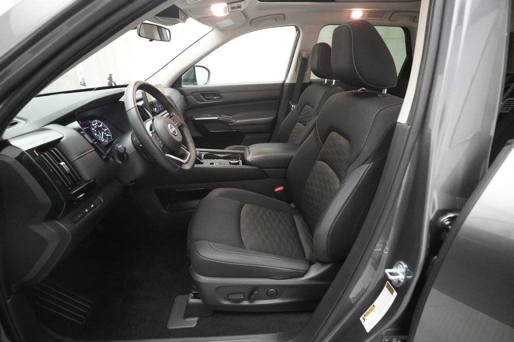 Certified 2023 Nissan Pathfinder SV w/ SV Premium Package AWD/4WD image 7