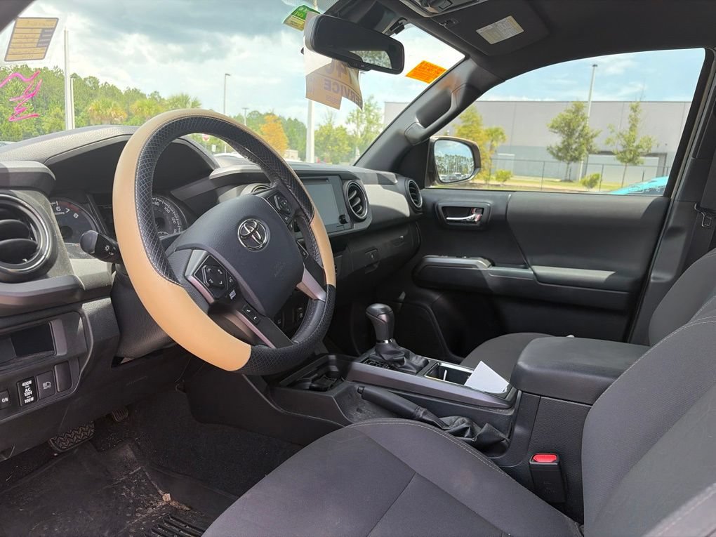 Used 2018 Toyota Tacoma TRD Off-Road AWD/4WD image 6