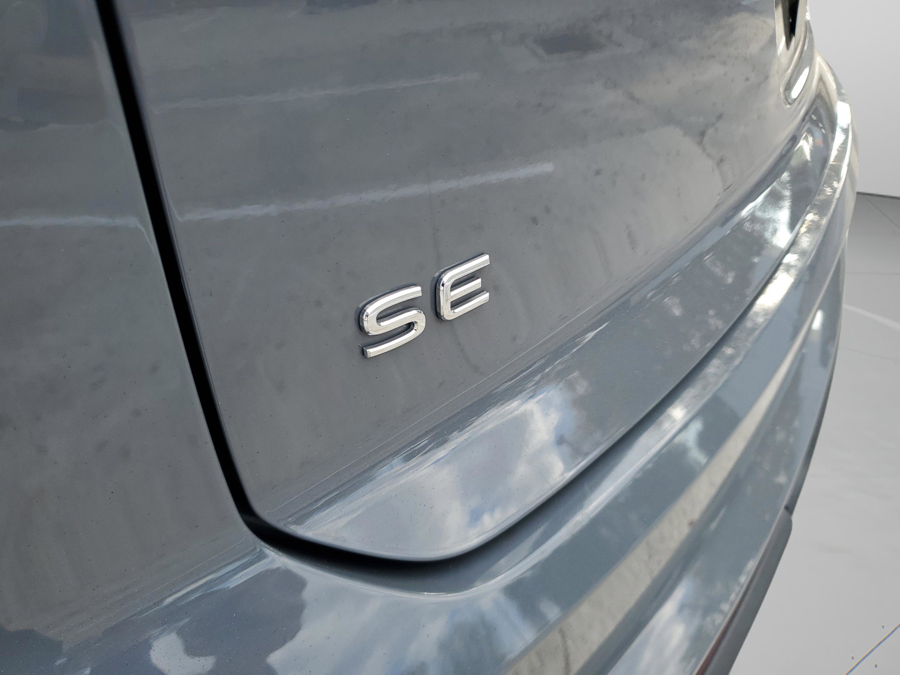 Used 2021 Volkswagen Atlas Cross Sport SE w/ Panoramic Sunroof Package image 10