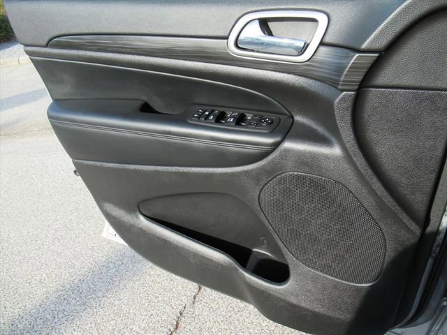 Used 2021 Jeep Grand Cherokee Laredo X image 24