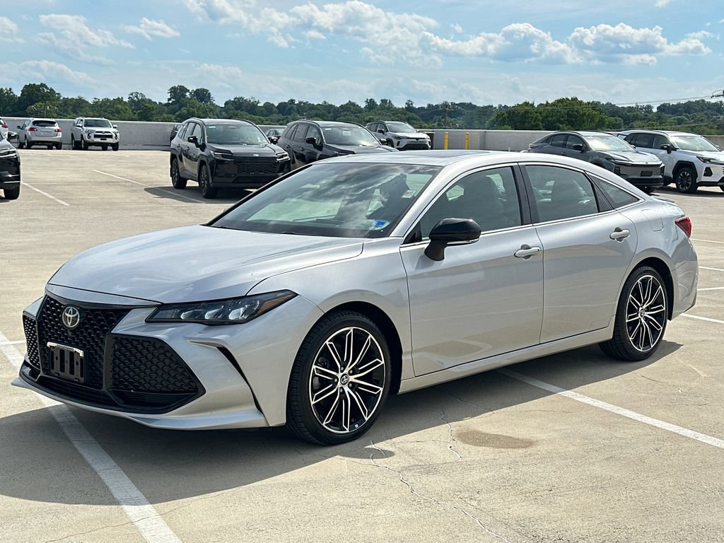 Used 2019 Toyota Avalon XSE w/ Carpet Mat Package FWD image 2