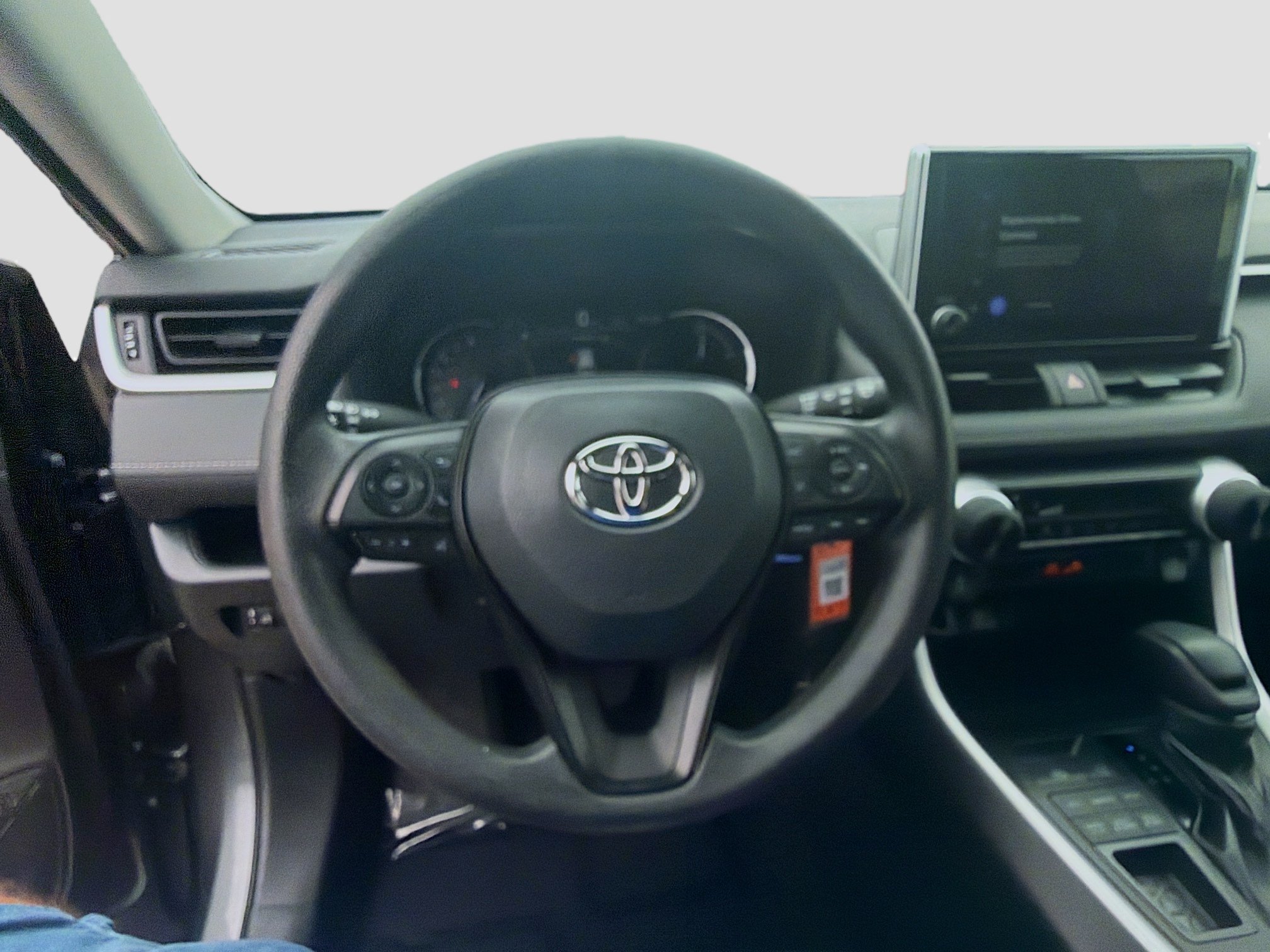 Used 2023 Toyota RAV4 LE AWD/4WD image 10